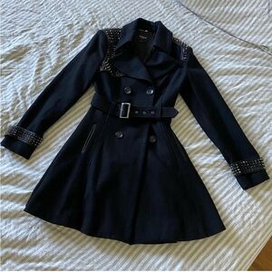 IN NEED OF JACKET - Studded wool coat by Bebe